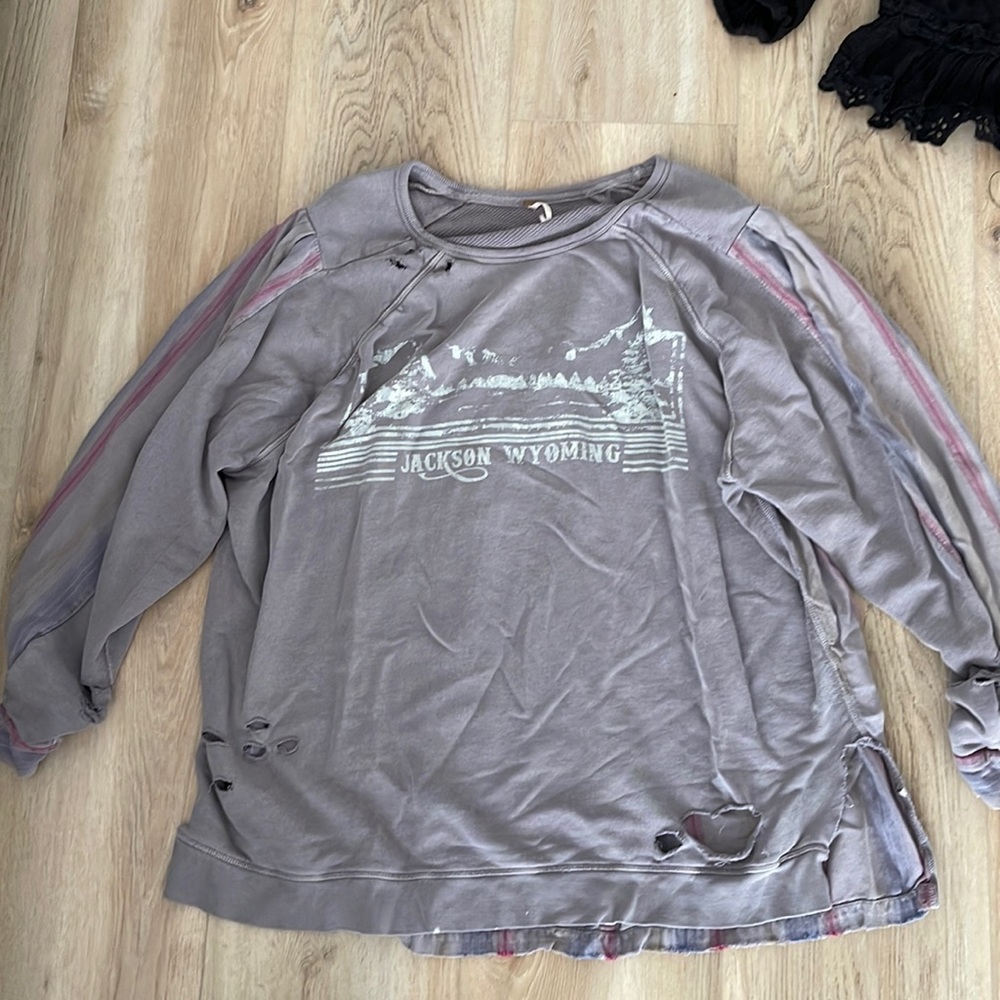Free people sweatshirt Jackson Wyoming - distressed - S